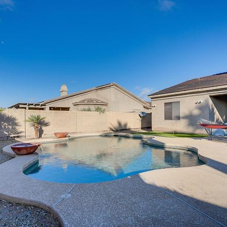 Goodyear Group Getaway With Pool And Putting Green Bagian luar foto