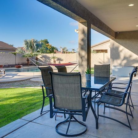 Goodyear Group Getaway With Pool And Putting Green Bagian luar foto