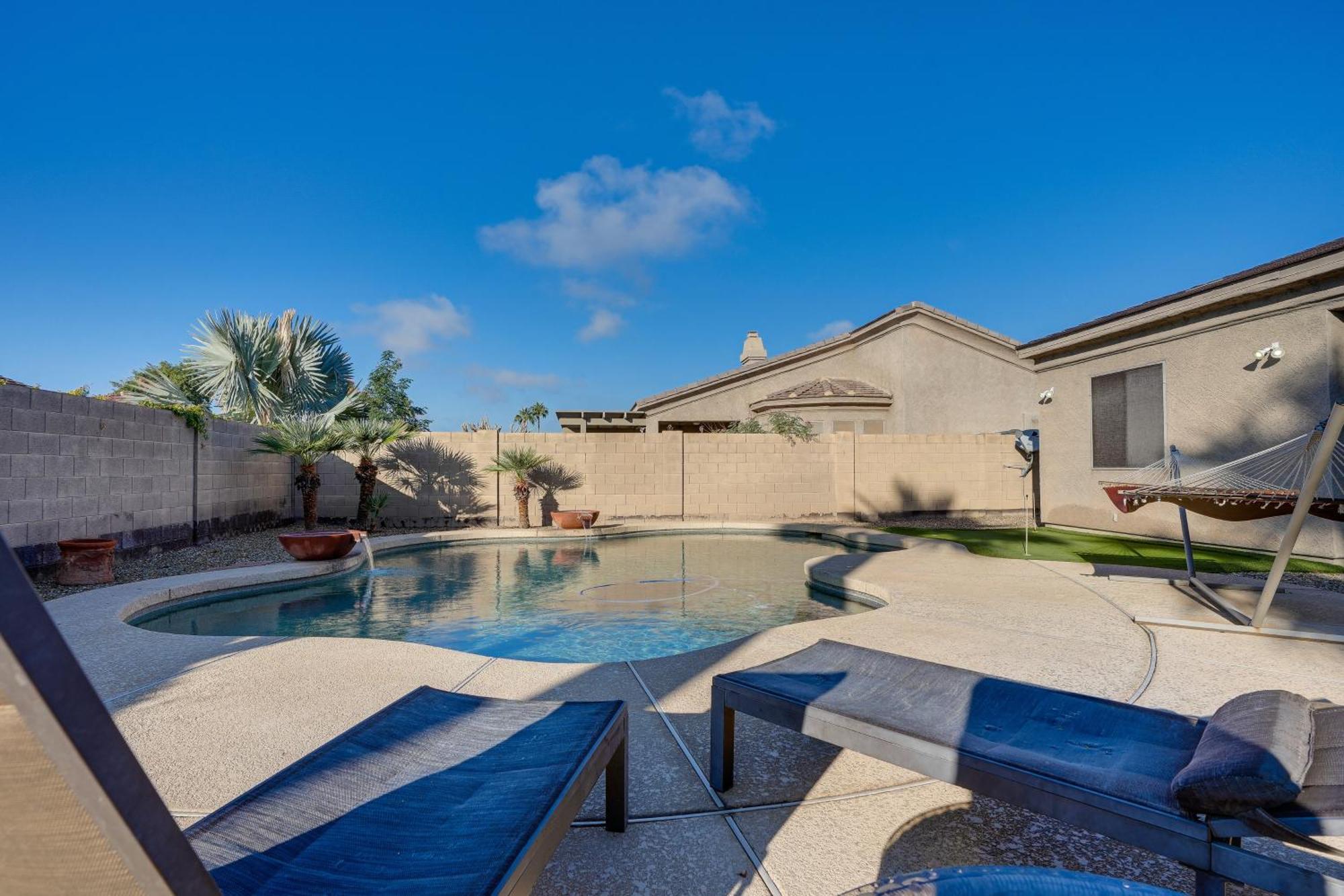 Goodyear Group Getaway With Pool And Putting Green Bagian luar foto