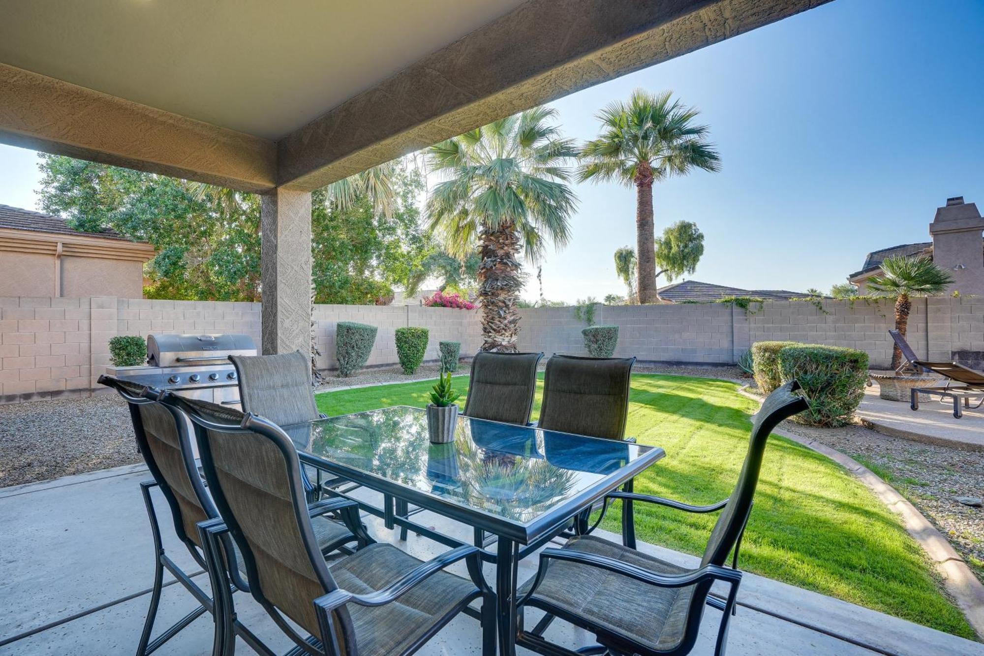 Goodyear Group Getaway With Pool And Putting Green Bagian luar foto