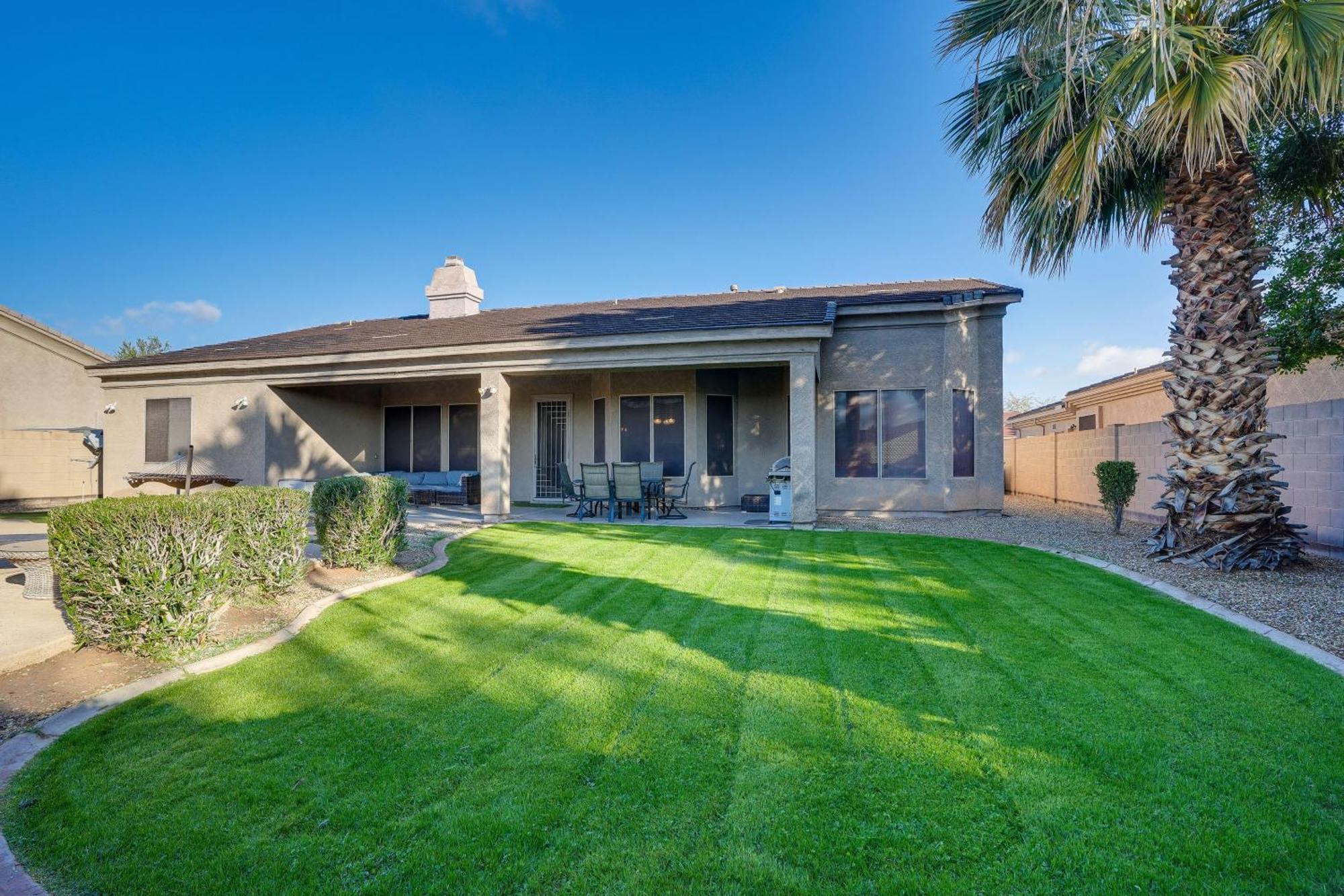 Goodyear Group Getaway With Pool And Putting Green Bagian luar foto